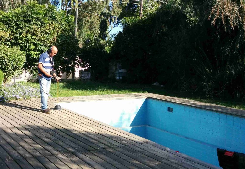 איתור נזילות בבריכות שחייה