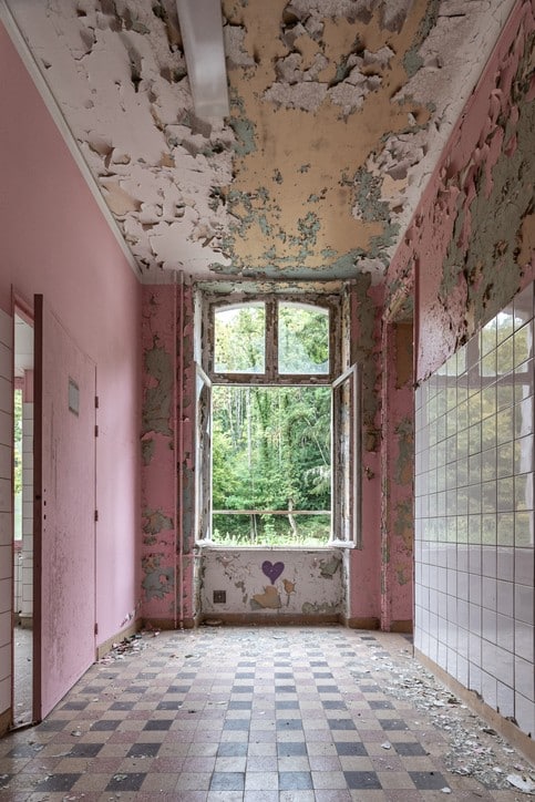 מפגע מים רטיבות בתקרה